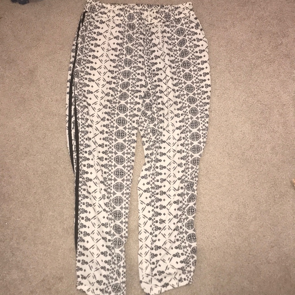 Patterned Capri Length Pants